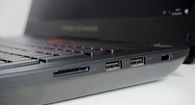 Asus GL702ZC port