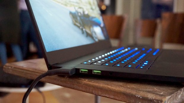 Razer Blade 2018 side ports