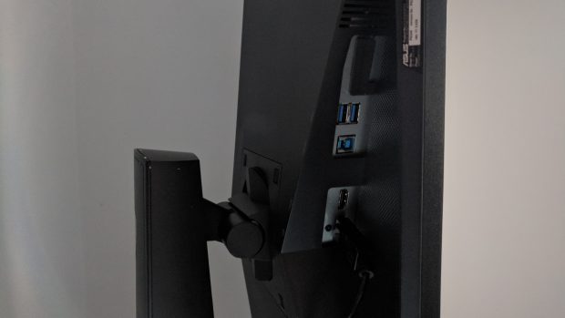 When the whole screen can rotate 90 degrees, connecting your cables has never been easier.