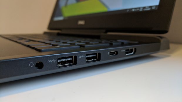 Dell Inspiron 15 7000 Gaming right side