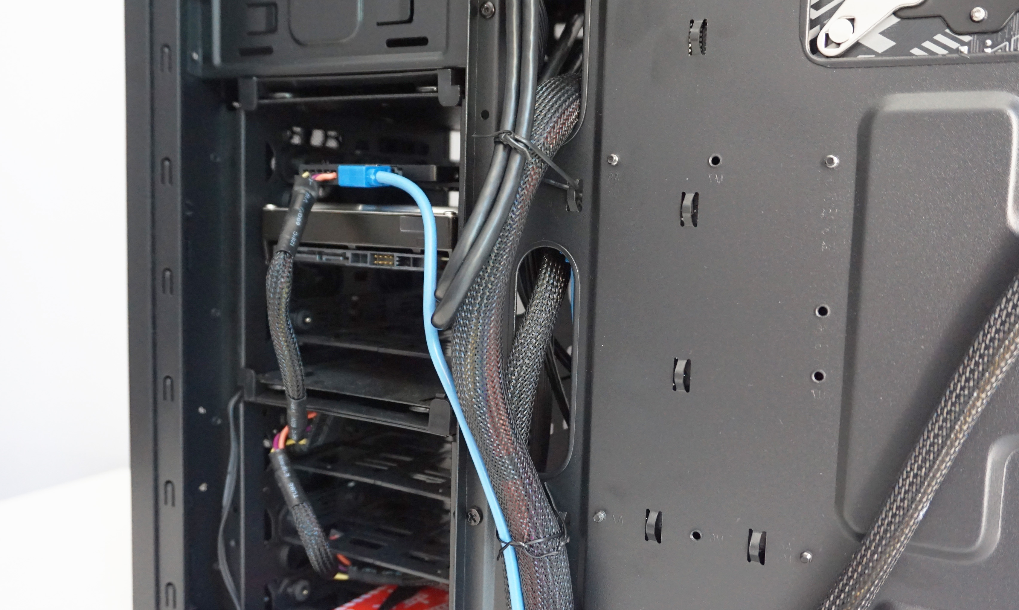 How to connect your monitor, speakers, mouse and keyboard Rock Paper