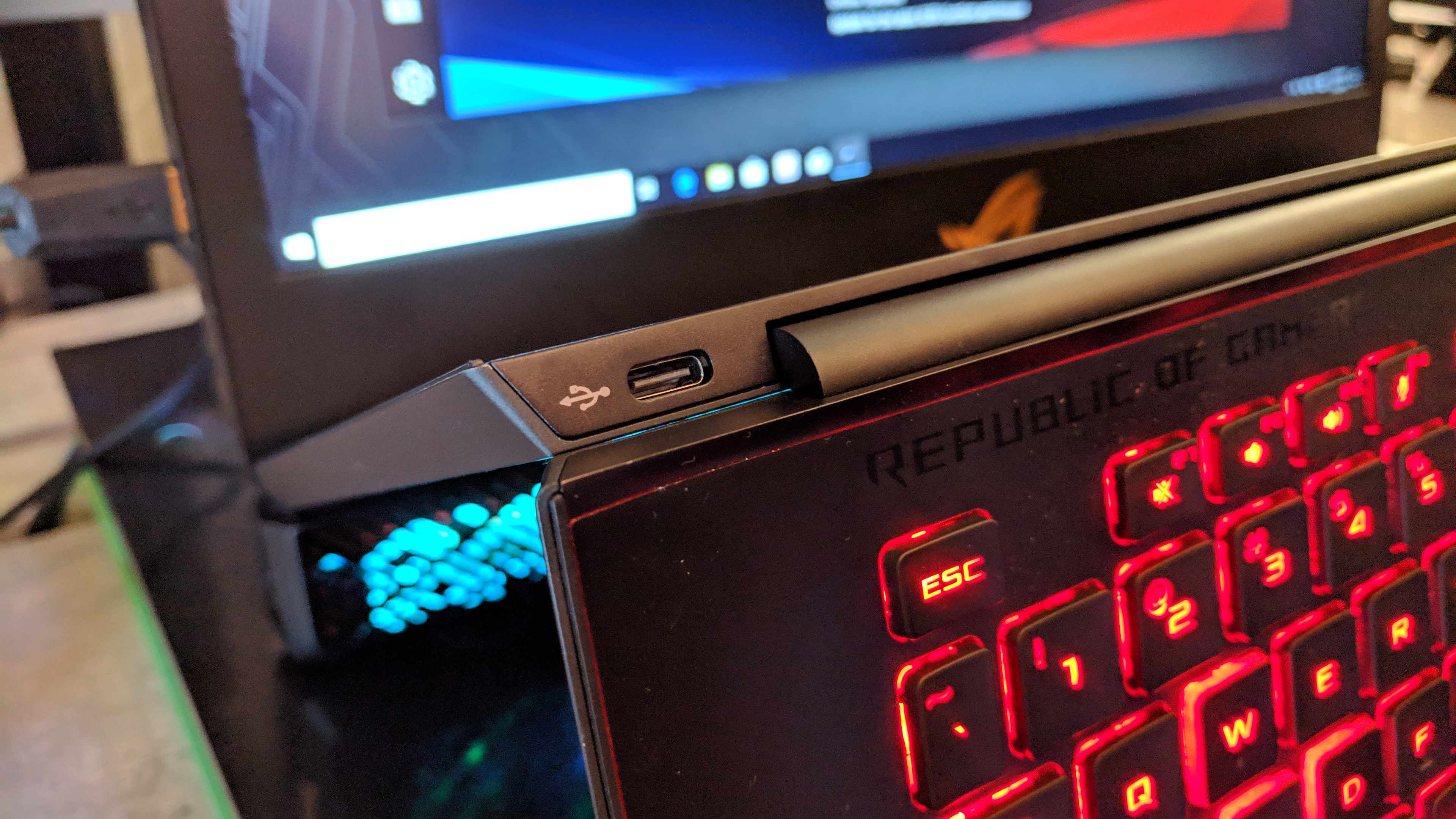 CES 2019 : Asus dévoile son impressionnant PC 2-en-1, le ROG Mothership de  17 pouces