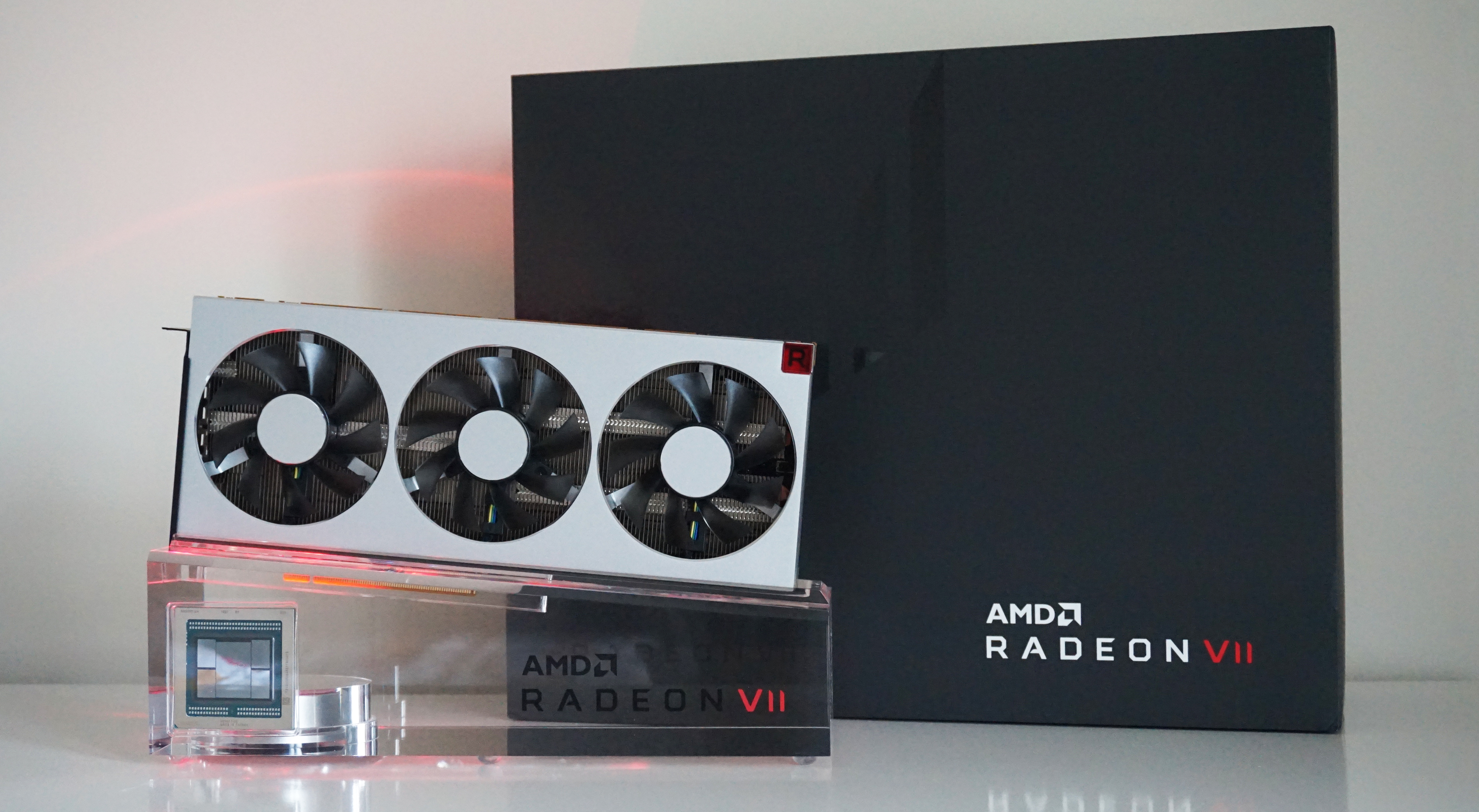 AMD Radeon 7 unboxing: even if it isn't 