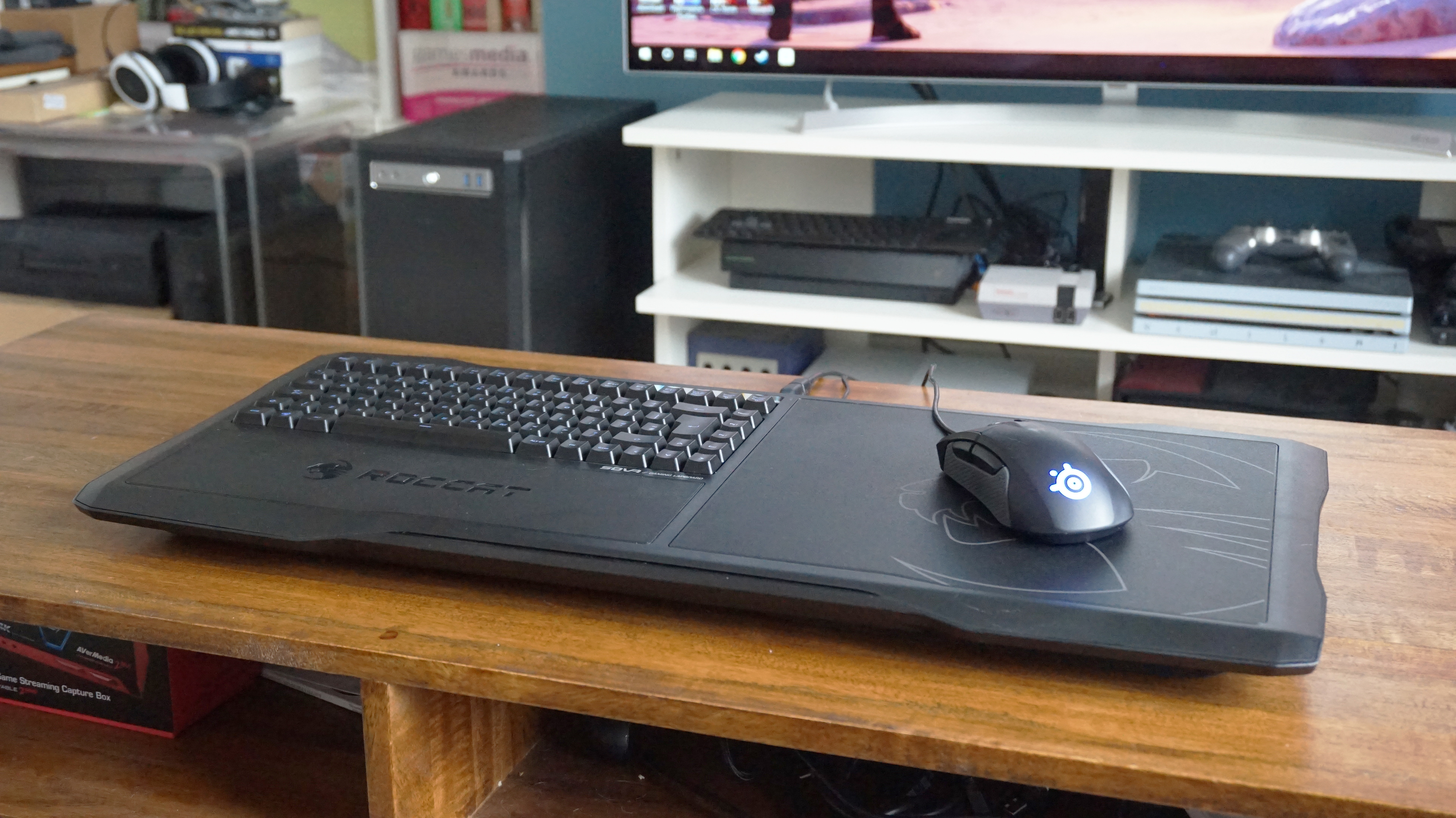 Roccat Sova Review The Ultimate Lapboard For Pc Rock Paper Shotgun