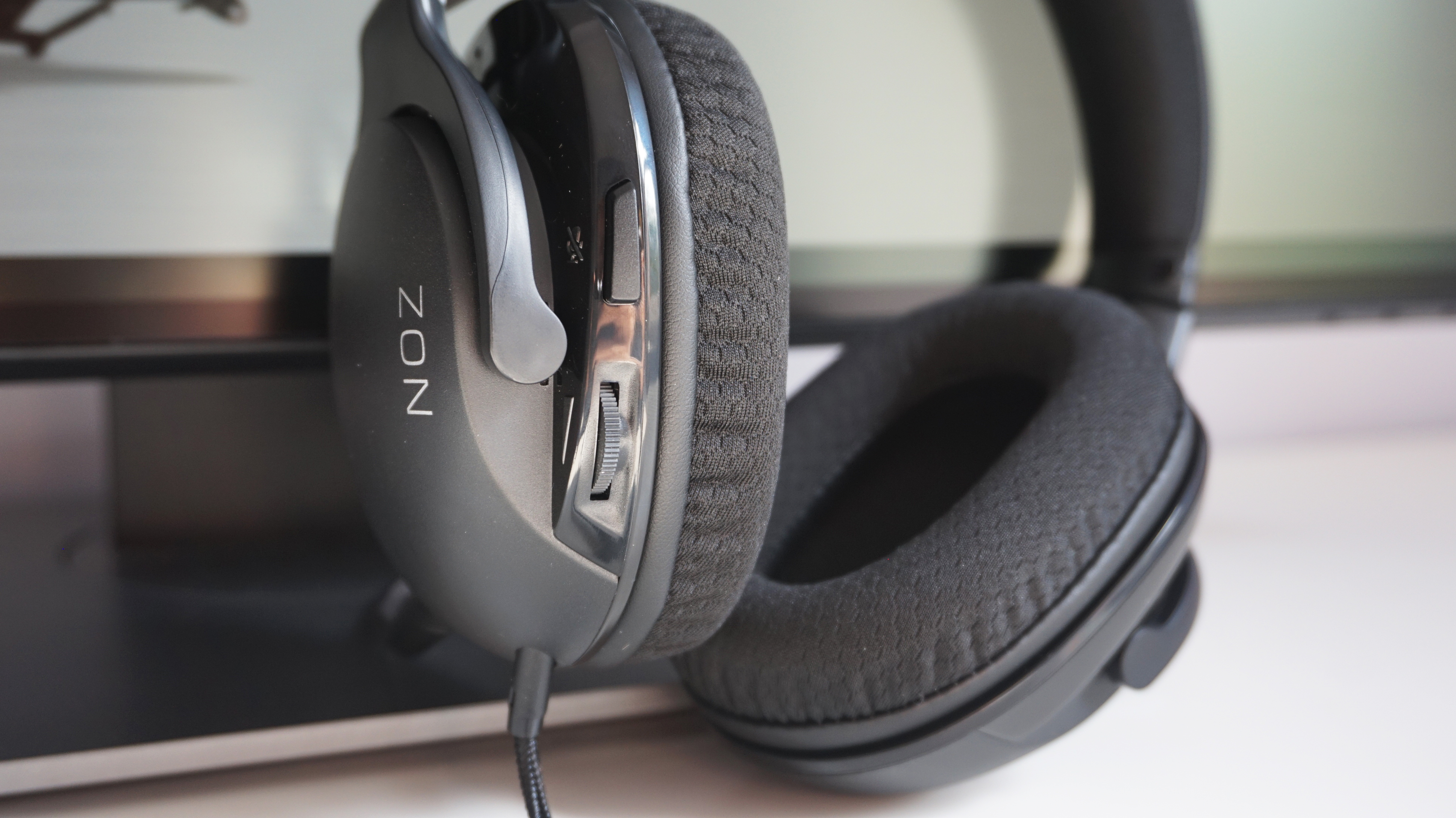 Roccat Noz review An ultralight gaming headset that doesn t carry