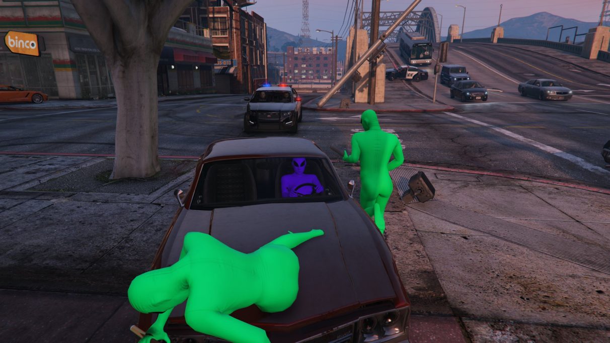 Now purple and green aliens are warring in GTA Online - 67